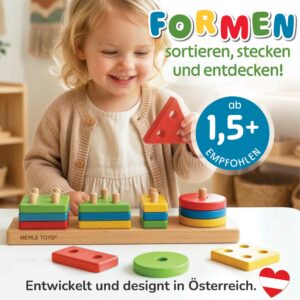 Steckspiel aus Holz mit lachendem Kleinkind, das eine rote Dreiecksform in der Hand hält und bunte Formen auf dem Holzbrett sortiert – Montessori Sortierspiel und Steckspiel Kinder ab 1,5 Jahren.