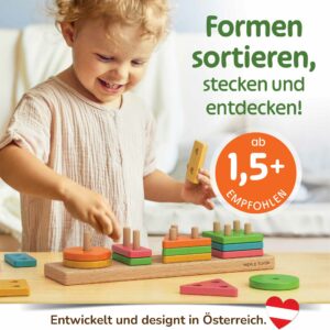 Kind spielt begeistert mit dem Holz Steckspiel, Montessori Sortierspiel aus Holz zur Förderung der Motorik, Steckspiel für Kleinkinder ab 18 Monaten und 2 Jahren, ideal auch für Kindergarten.