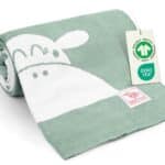 Merle-Toys-Babydecke-aus-Baumwolle-Geschenk-fuer-Neugeborene-Babydecke-Gruen-Krabbeldecke-fuer-Babys1-scaled.jpg