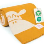 Babydecke aus Baumwolle in Gelb – gestrickte Babydecke für Kinderwagen, aus zertifizierter Bio-Baumwolle, ideales Geschenk zur Geburt Mädchen und Jungen.
