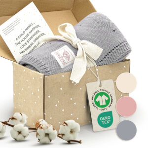 Babydecke Strick von Merle Toys in Geschenkbox – aus Bio-Baumwolle, nachhaltig verpackt mit Grußkarte.