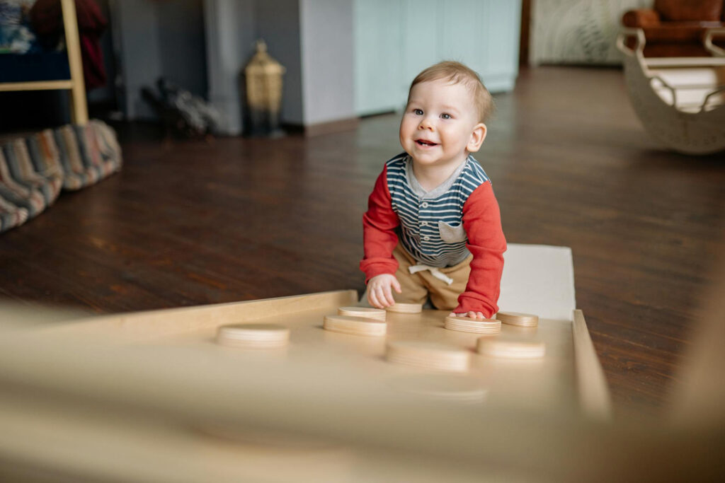 Die Grobmotorik entwickelt sich schnell in den ersten Lebensmonaten und -jahren. Dabei entwickelt sich jedes Kind in seinem individuellen Tempo.